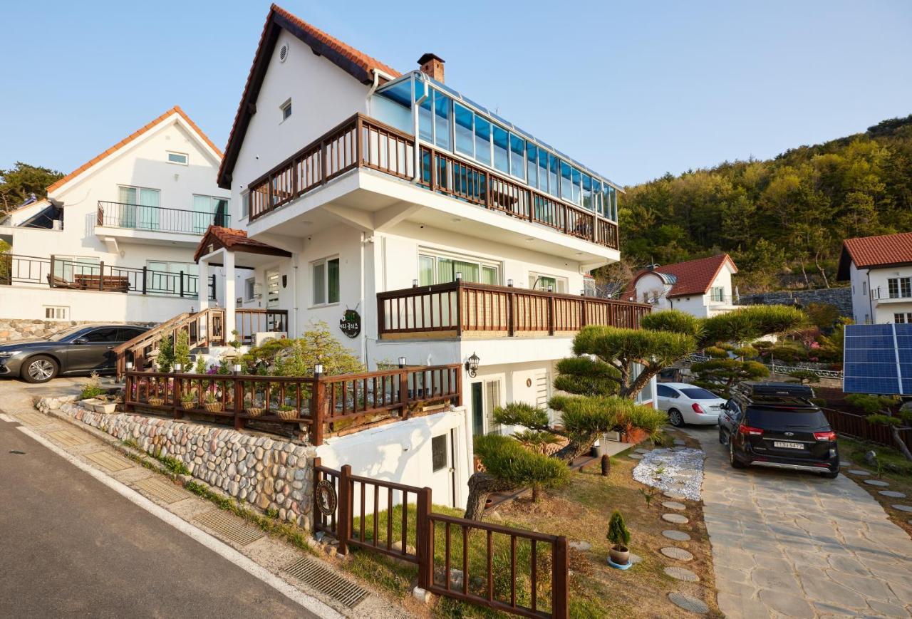 Herkules Namhae German Village ภายนอก รูปภาพ
